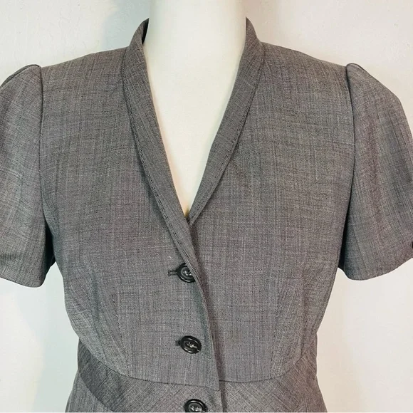 Banana Republic Women’s Size 6 Short Sleeve Blazer Jacket Pleated Button Down - Picture 2 of 7